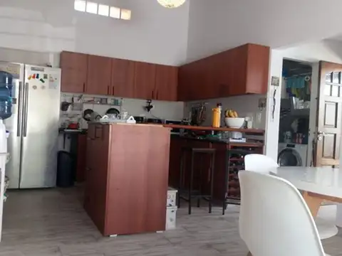 Casa en Venta con 6 cocheras