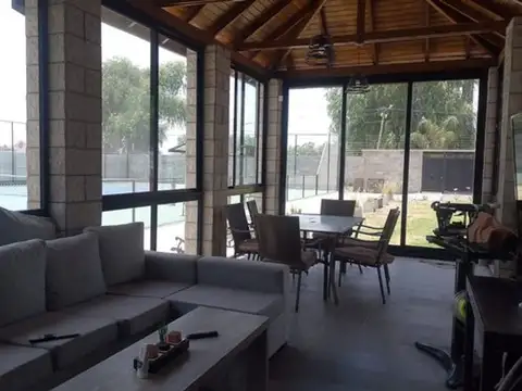 VENTA CASA 3 HAB., PILAR, CANCHA DE TENIS