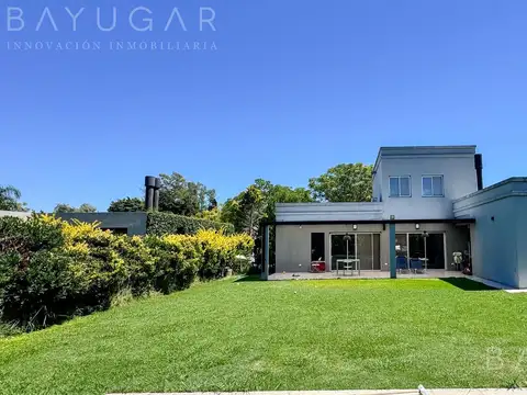 Casa en Venta con 4 cocheras