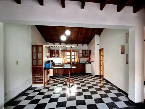 Casa 4 ambientes con 1 baño