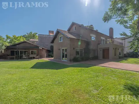 EXCELENTE CASA EN VENTA EN CUL DE SAL EN PUNTA CHICA, CON UBICACION PREMIUM DE LIBERTADOR AL RIO.