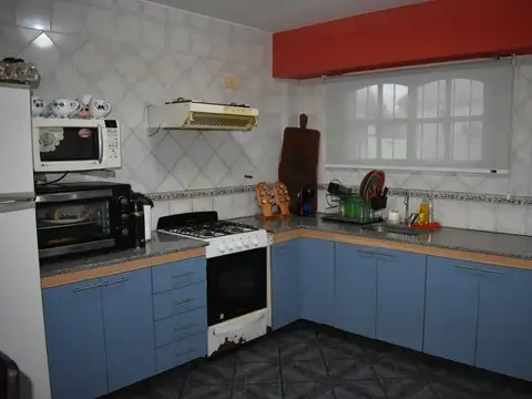 SE VENDE CASA CON PILETA EN LIBERTAD