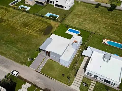 Casa en Venta en Horizontes al Sur, USD 250.000