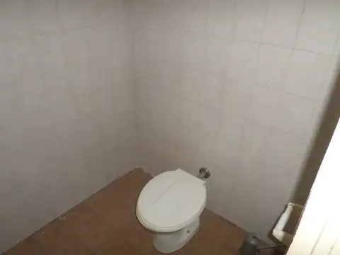 Oficina al frente 1 cuadra av Cabildo Recien pintada Edificio de oficinas