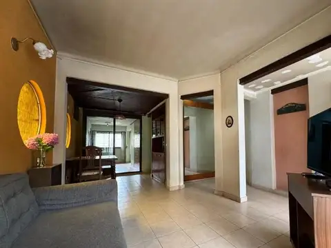 Casa en Venta con 3 cocheras
