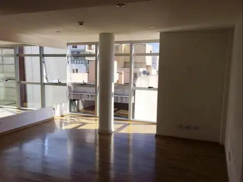 Semipiso de oficinas 70m2 aprox c/cochera