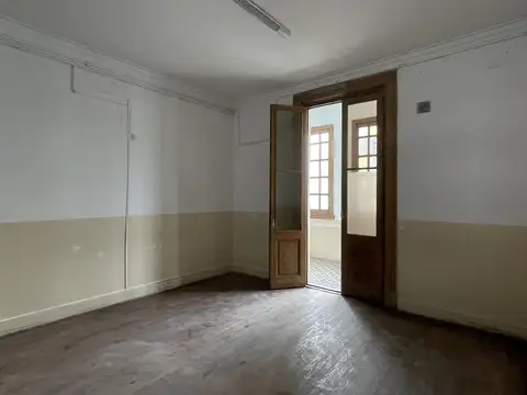 Oficina 7 ambientes con 2 baños