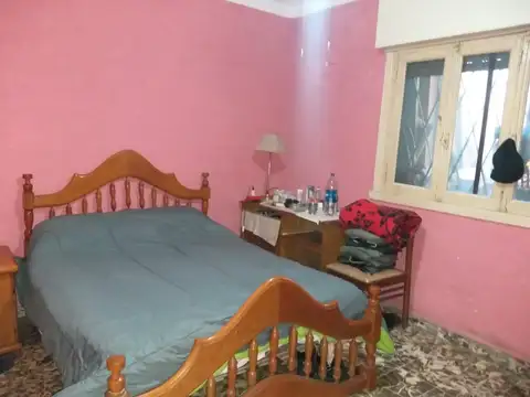 Casa de 3 ambientes. Moron Sur. Venta
