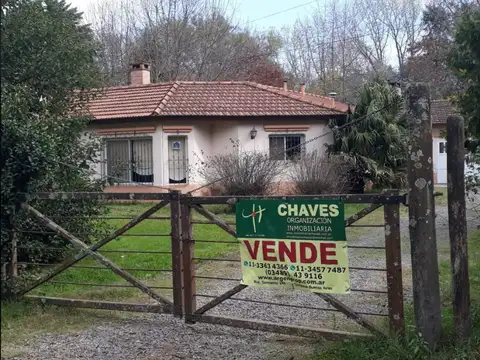 CASA EN VENTA - Excelente lote en esquina de 2.769 m²