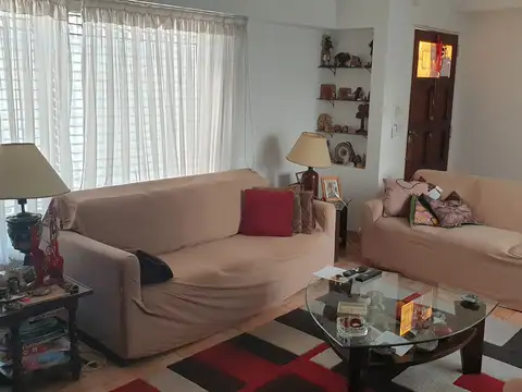 Casa de 4 ambientes + escritorio + garage + patio + terraza