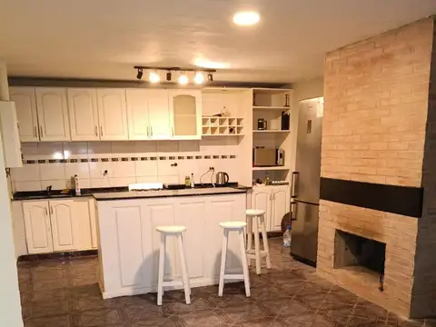 CASA EN VENTA LA CALERA CON PILETA NO CRED.