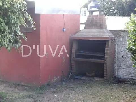 Casa en Alquiler con 1 cochera