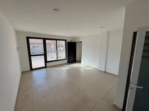 Local en Alquiler en Coronel Dorrego, $ 590.000
