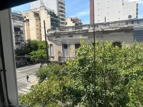 Muy còmodo, muy luminoso 2 amb.al frente, 2 piso x esc.