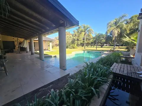 Se vende casa de categoría. Country El Paso.
