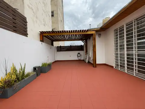 Departamento tipo casa 4 ambientes 123 m2 totales - Tiene jacuzzi  - expensas y ABL incluido en valor de alquiler