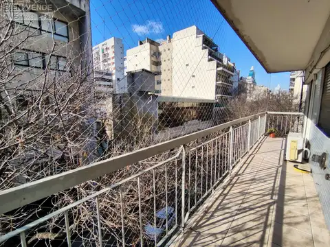 EXCELENTE DEPARTAMENTO 4 AMBIENTES CON DEPENDENCIA Y BALCON CORRIDO