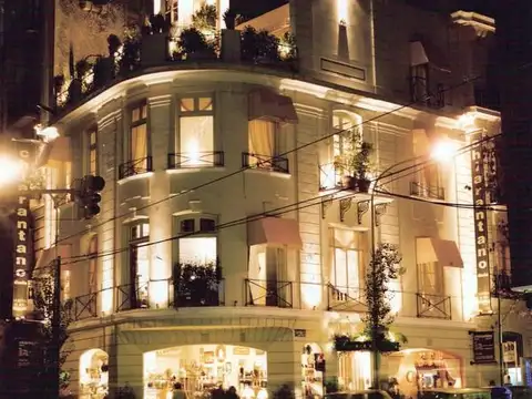 Edificio / Petit Hotel en  Venta con Renta