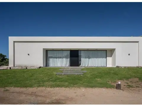 Casa en Venta 4 Dormitorios con Pileta en Costa Esmeralda Barrio Ecuestre Barrio Privado