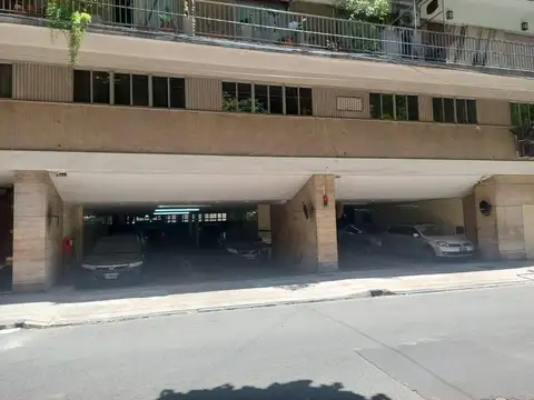 Montevideo 1556 y Vicente Lopez. Cochera doble