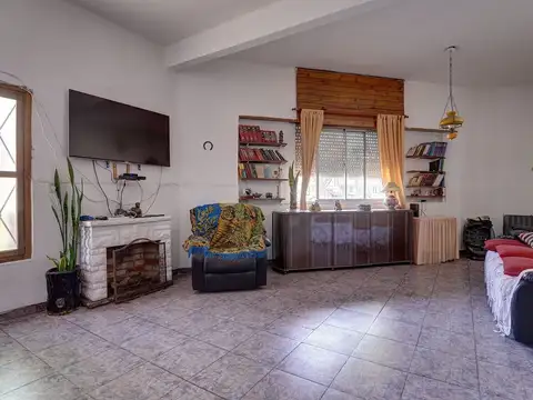 Casa 6 ambientes con 3 baños