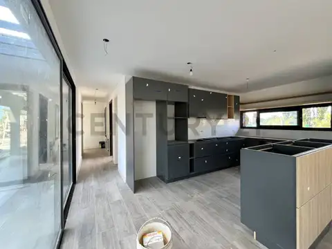 Casa 4 ambientes con 3 baños