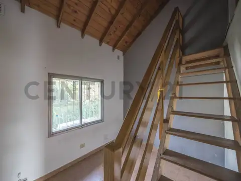 Venta Triplex  4 ambientes en Bella Vista - APTO CRÉDITO