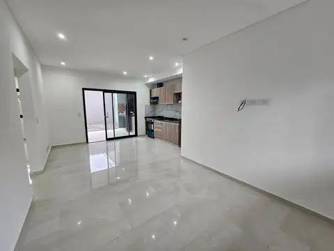 Departamento venta 3 amb patio coch Los Polvorines