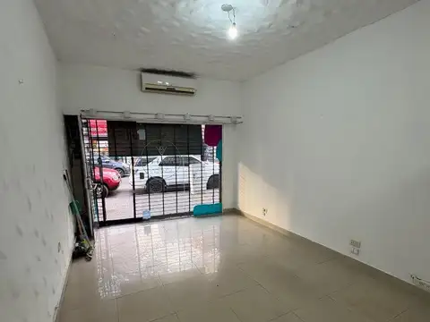 Local en Alquiler en Liniers, $ 900.000
