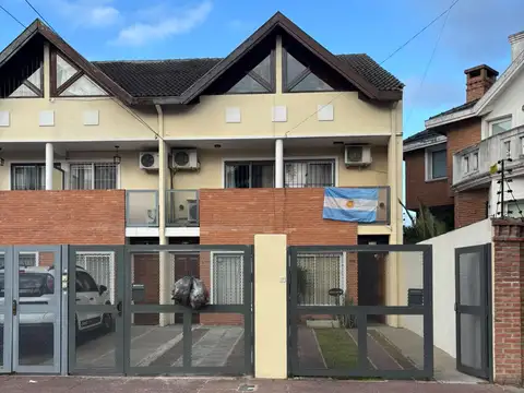 Impecable Triplex Apto Crédito.