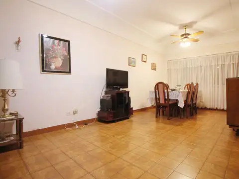 Depto Tipo Casa en Venta 50 años