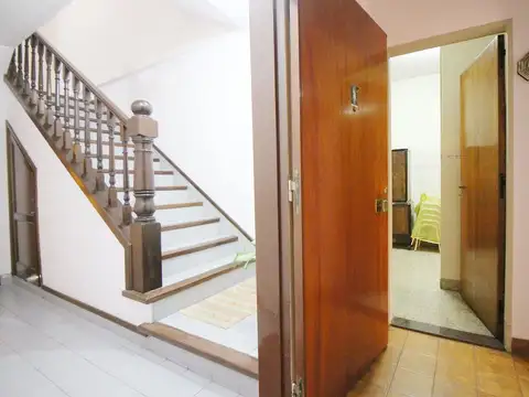 Depto Tipo Casa 8 ambientes con 2 baños