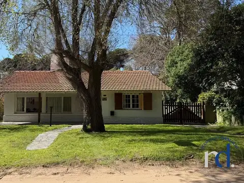Casa 3 Dormitorios en Venta en Pinamar Zona B5