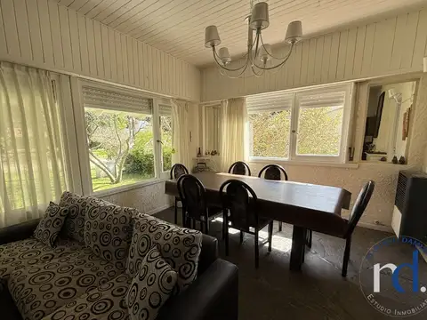 Casa 4 ambientes con 2 baños