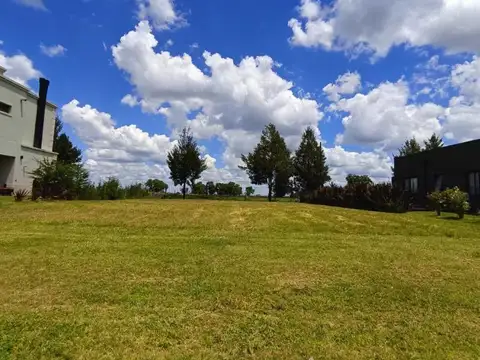 Lote perimetral en Barrio Cerrado San Lucas