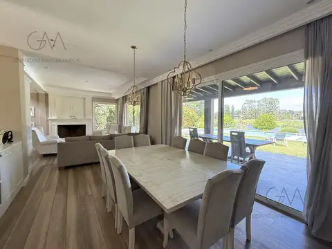 Casa 6 ambientes con 4 baños