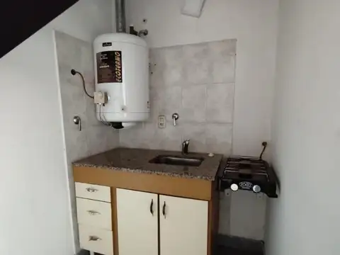 Local comercial al frente. Primer mes libre