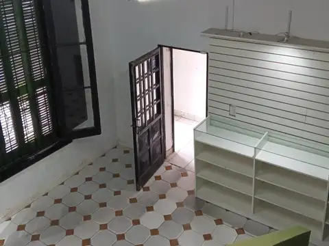 LOCAL EN ALQUILER 47 E/ 15 y 16 100 m2