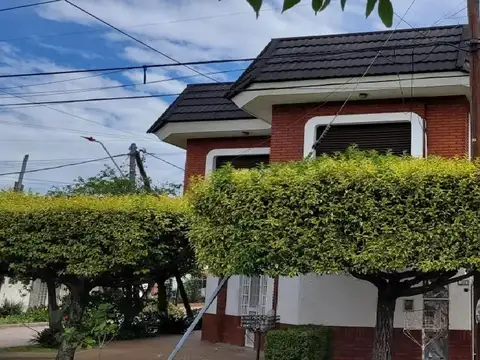 Excelente Propiedad en Haedo Chico de 6 ambientes