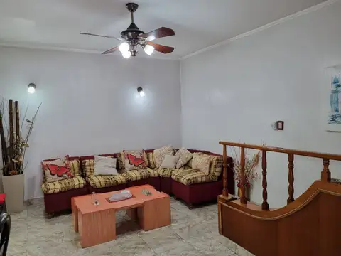 Depto Tipo Casa en Venta de 5 ambientes