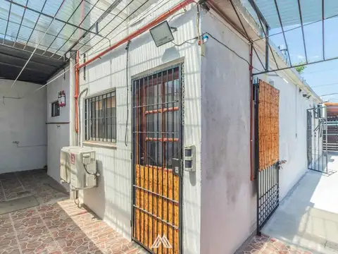 Casa 4 ambientes con 1 baño