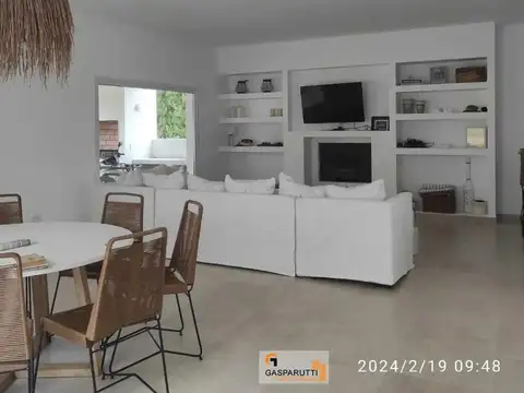 Casa en Venta con 2 cocheras