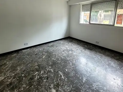 VENTA CASA 4 AMBIENTES - HAEDO