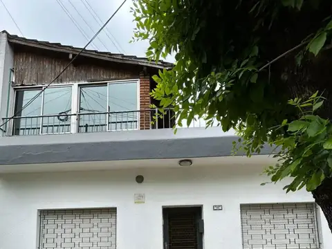 VENTA CASA 4 AMBIENTES - HAEDO