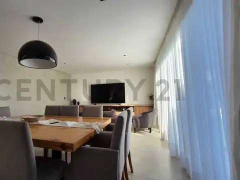Casa 5 ambientes con 2 baños
