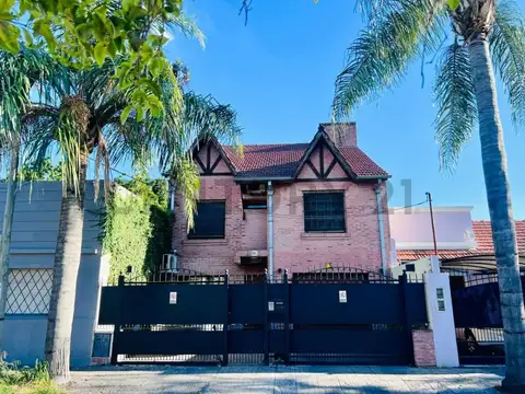 VENTA CASA 5 AMB. CON PILETA | QUINCHO | CASTELAR
