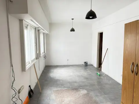 1 amb. interno muy luminoso coc. y bño. compl. lav.cub.