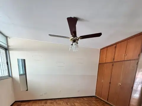 Casa en Alquiler con 3 cocheras