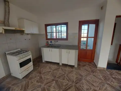 CASA EN VENTA 2 DORMITORIOS  COCHERA BARRIO MATHEU