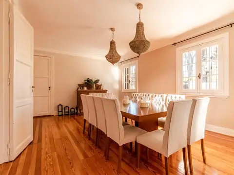 Casa en Venta con 4 cocheras